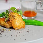 トラフグのミラノ風カツレツ　焼き白子　フグ出汁+トマト、サフランのソース